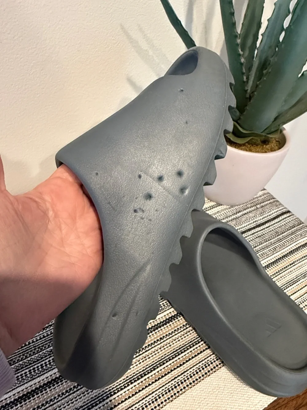 Yeezy Men's Slate Gray Foam Slide Shoes Size 9 FLAW